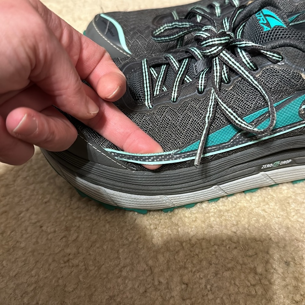 Good condition! Women’s SZ 9 Altra Olympus 2.0. Some wear. See pics. - Picture 9 of 9
